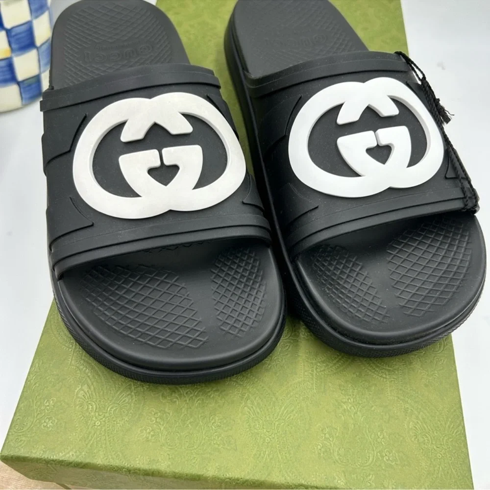 Men’s Gucci interlocking G rubber pool slide size 8, made in Italy